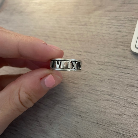 TIFFANY & CO. ATLAS RING - Picture 8 of 8